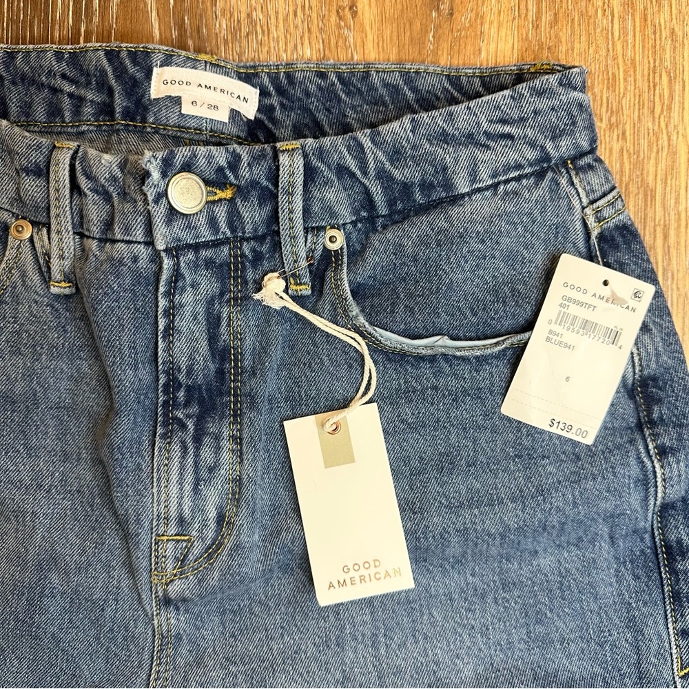 Good American Light Wash Jeans - Picture 3 of 5